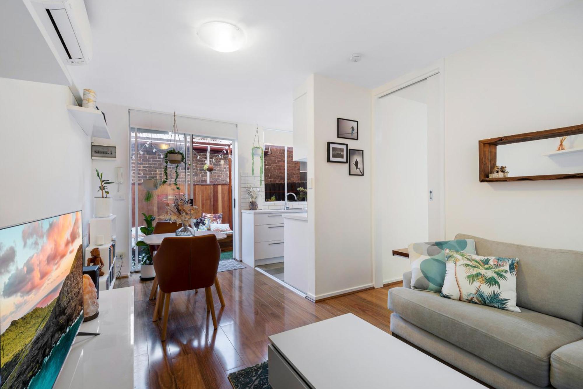 Apartment Snug St Kilda With Private Courtyard Melbourne