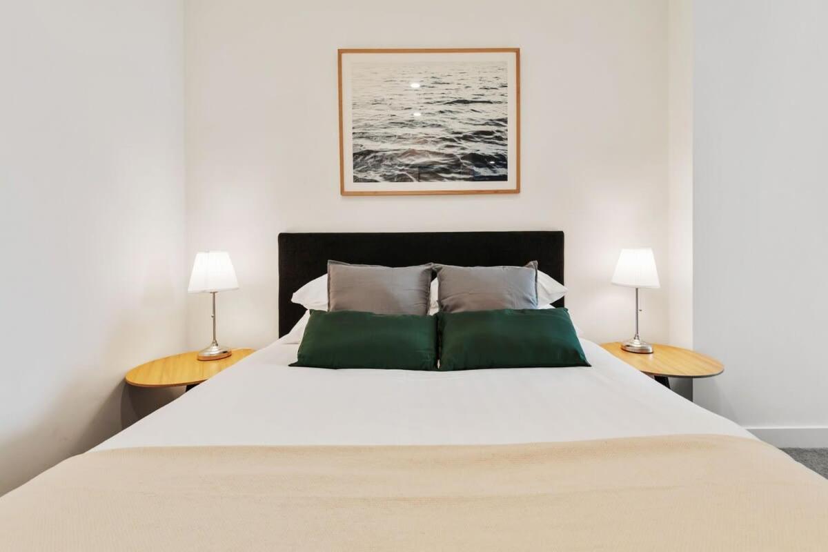Stylish With Views & Entertaining Areas Melbourne