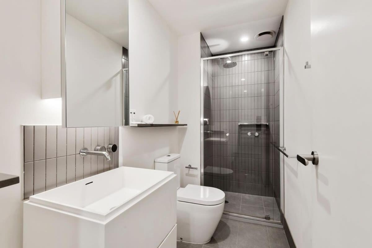 Apartment Stylish With Views & Entertaining Areas Melbourne