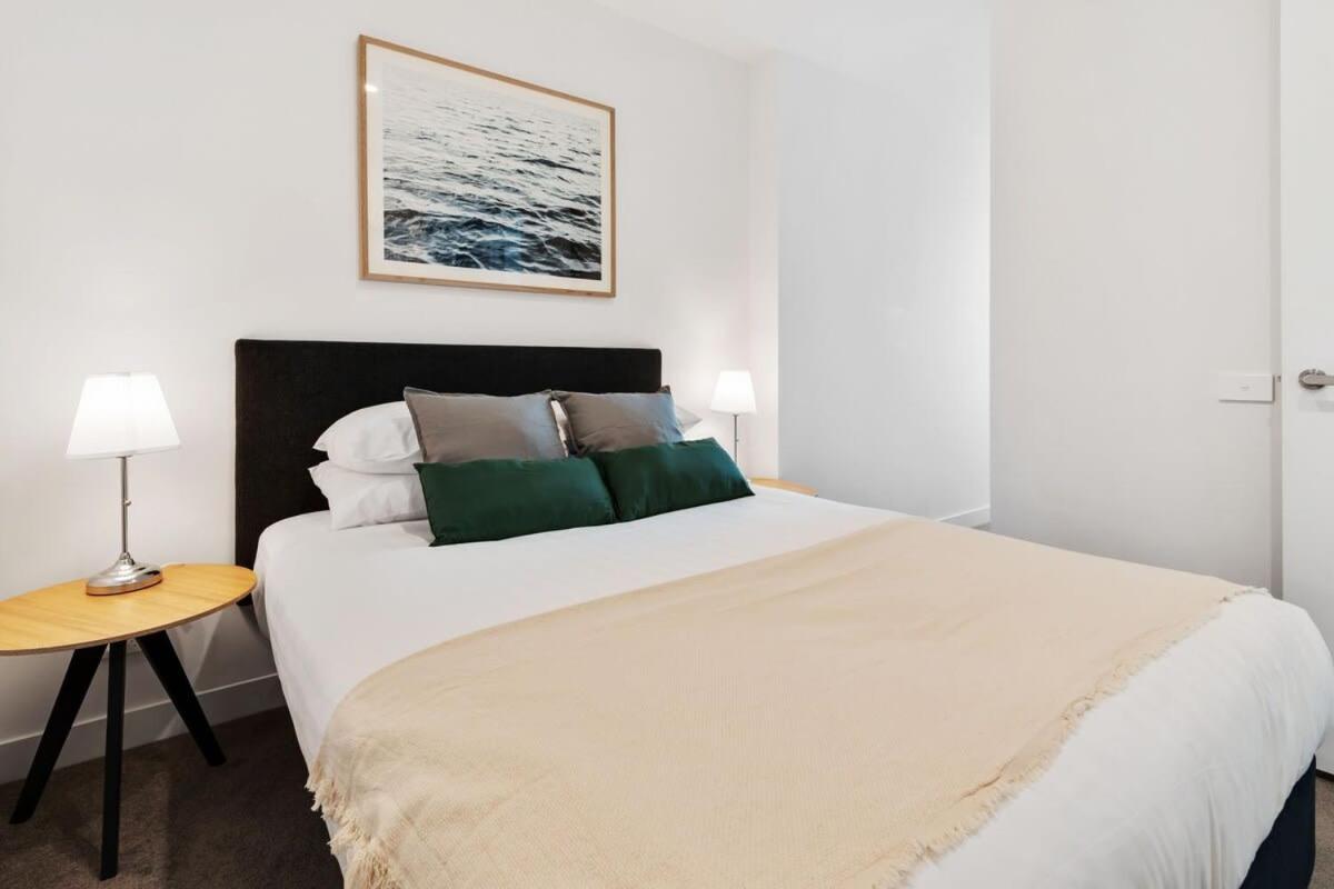 Stylish With Views & Entertaining Areas Apartment Melbourne