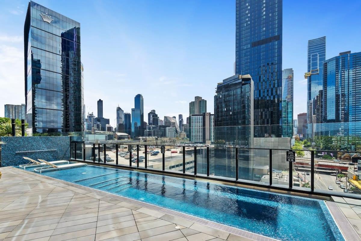Apartment Stylish With Views & Entertaining Areas *