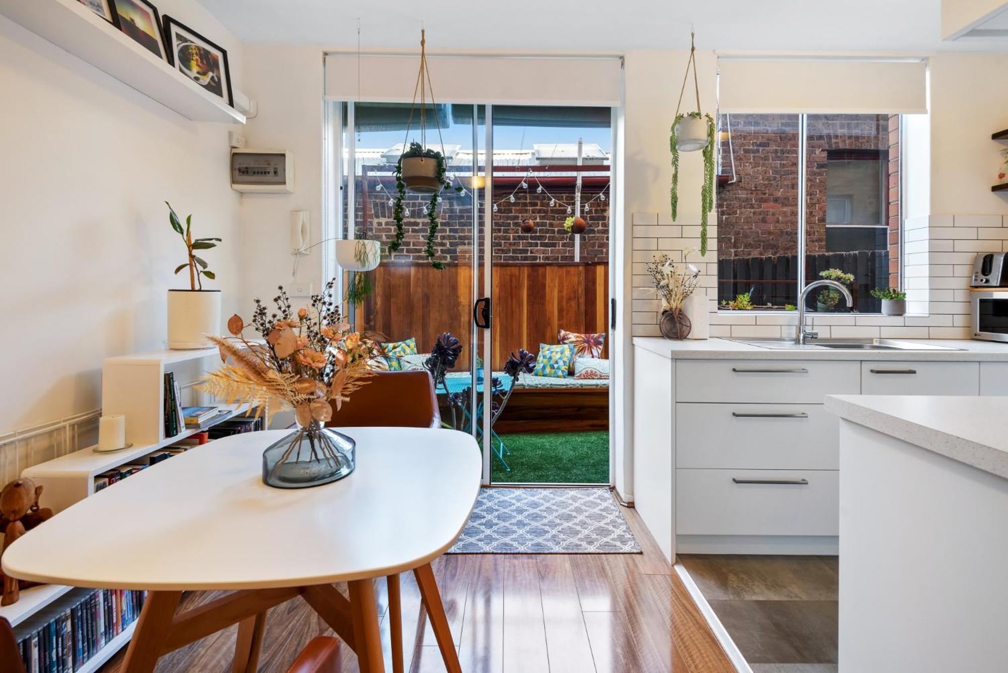 Snug St Kilda With Private Courtyard Apartment Melbourne
