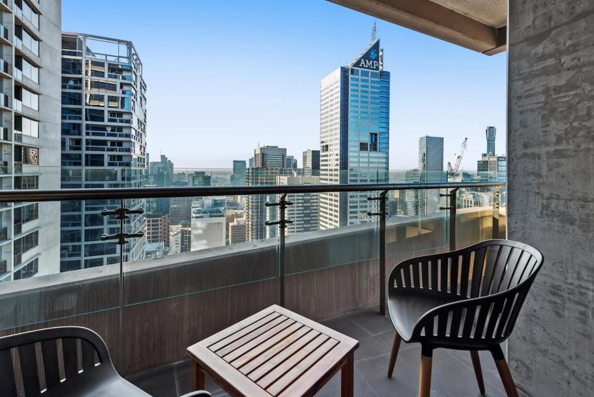 Chic Pad With Views, Pool And Gym * Melbourne