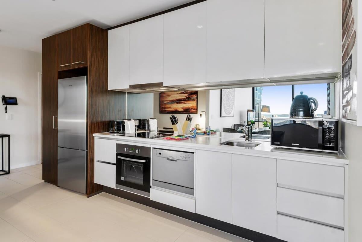 Apartment Chic Pad With Views, Pool And Gym Melbourne