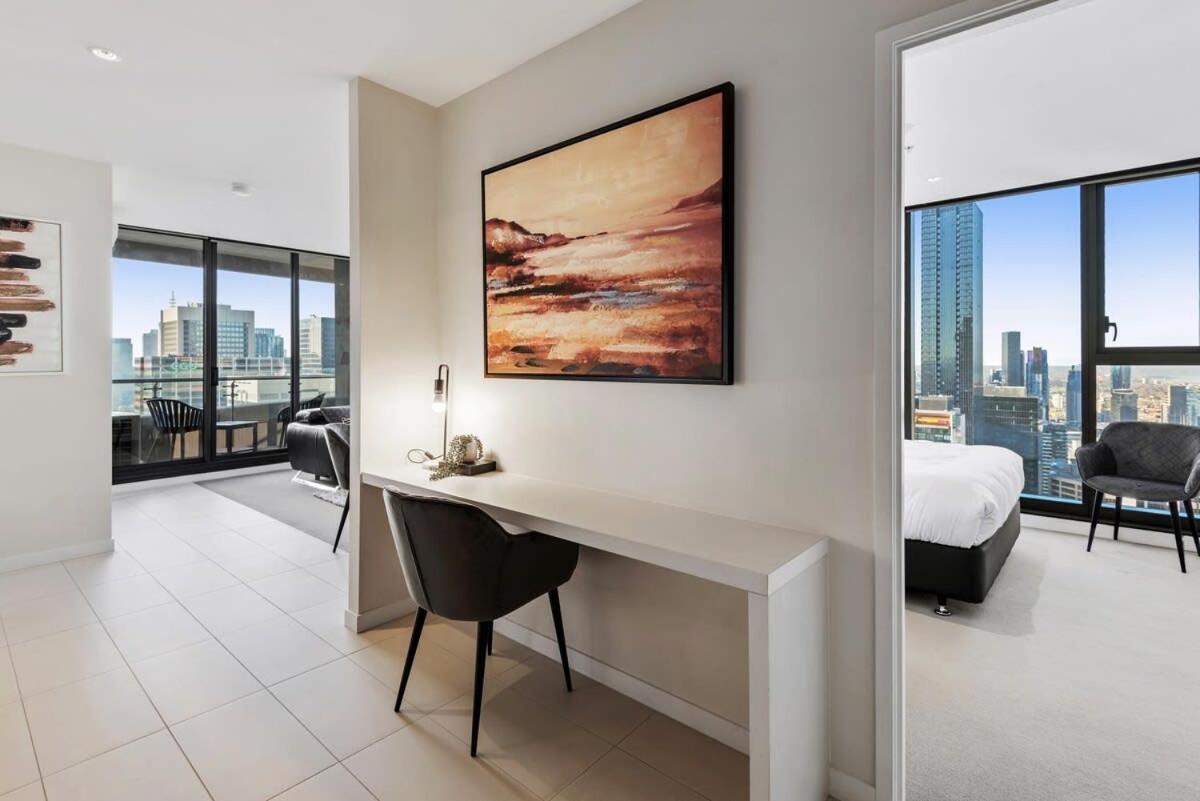 Chic Pad With Views, Pool And Gym * Melbourne