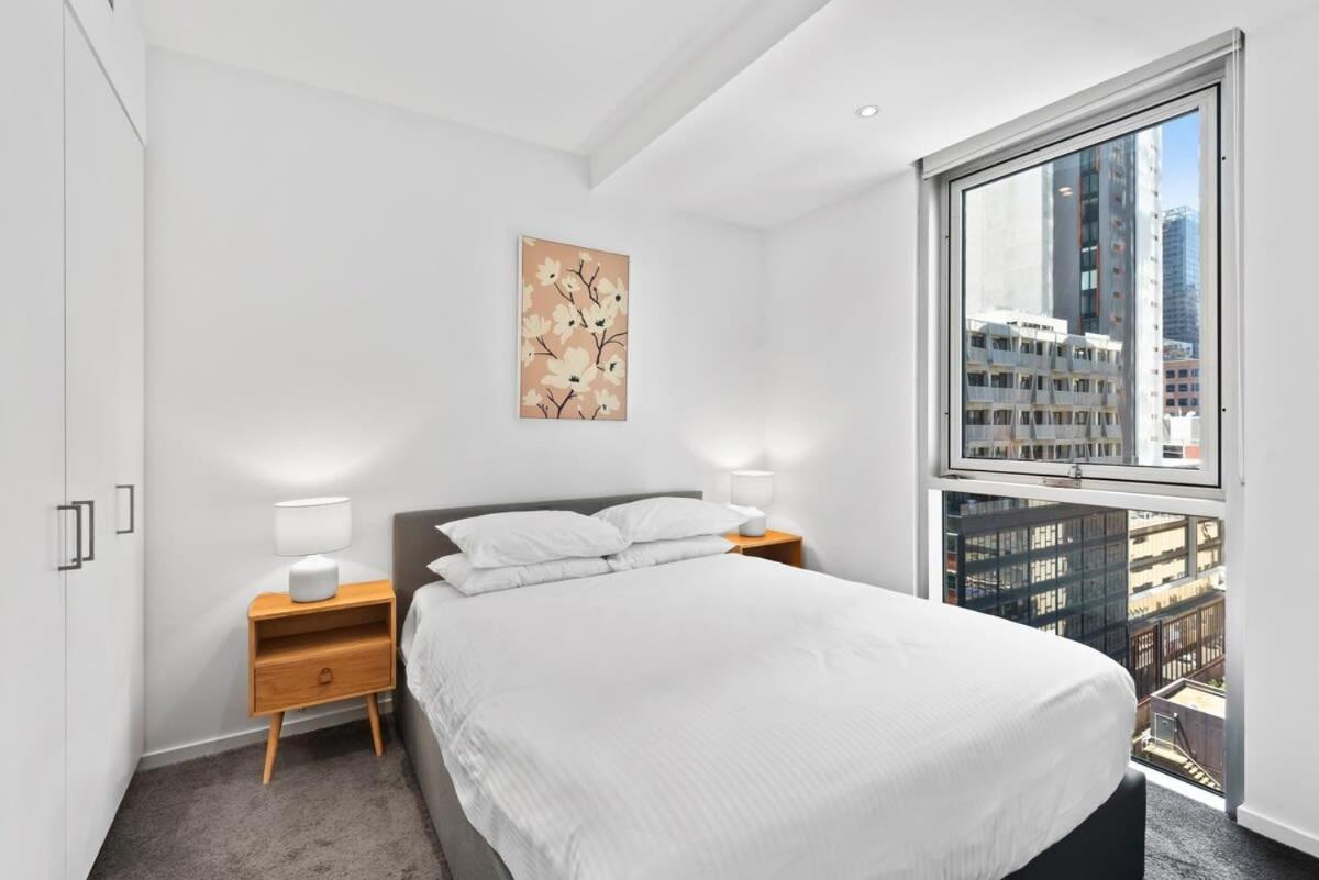 Sleek 2-bed With Beautiful Views