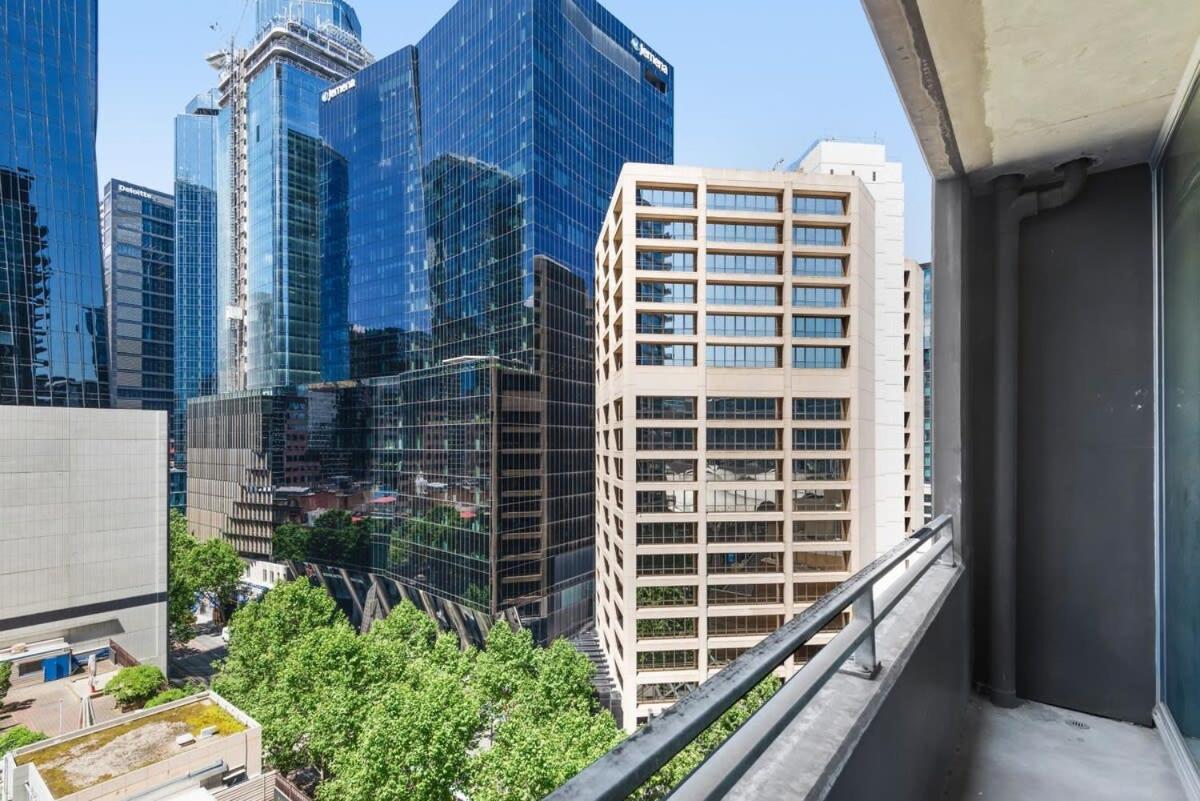 Sleek 2-bed With Beautiful Views *