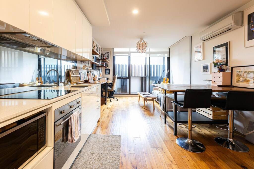 The Artists' Sanctuary - A Coveted Lifestyle Abode Apartment Melbourne