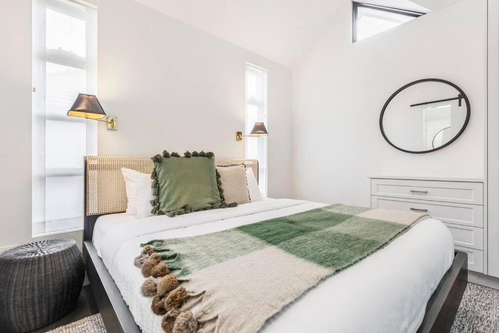 The Little Sage - A Lodge-style Urban Retreat *