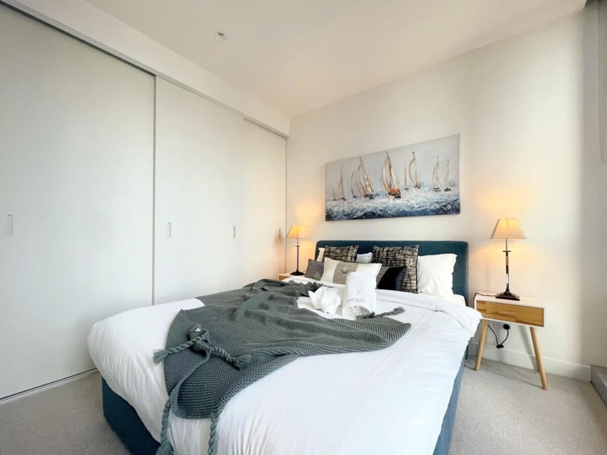 Apartment West Side Place For Short Melbourne