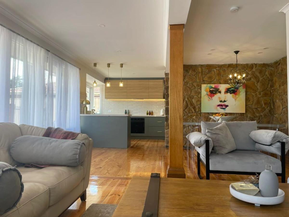 Holiday home Evies White House Oasis I Pool & Close To Airport Melbourne
