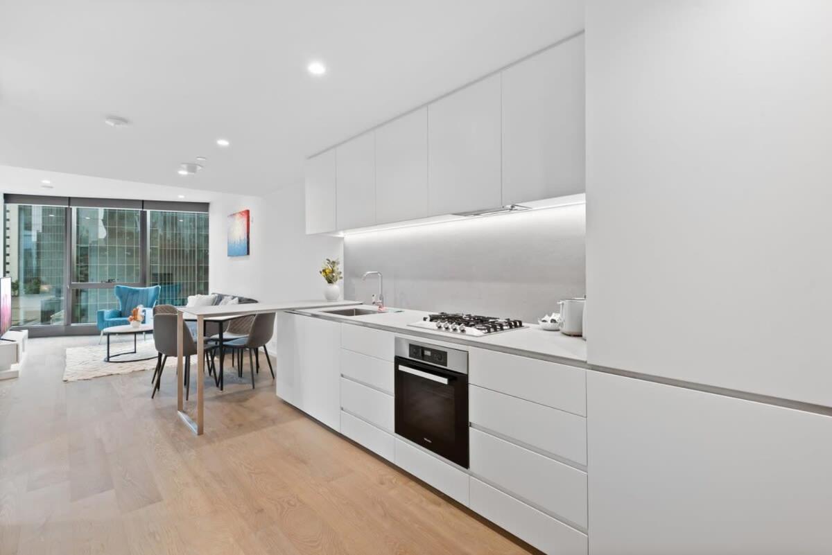 Contemporary 2-bed Unit *