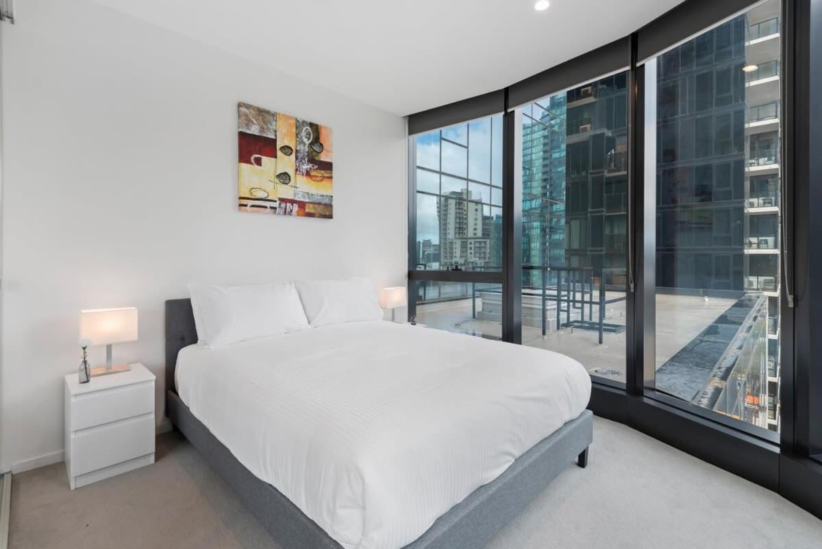Apartment Contemporary 2-bed Unit