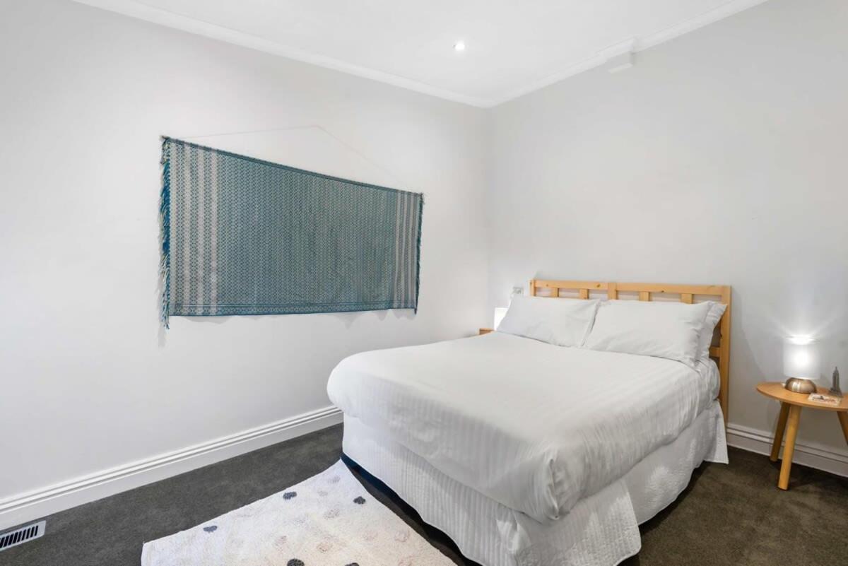 Refined 2-bed House With A Charming Courtyard Melbourne