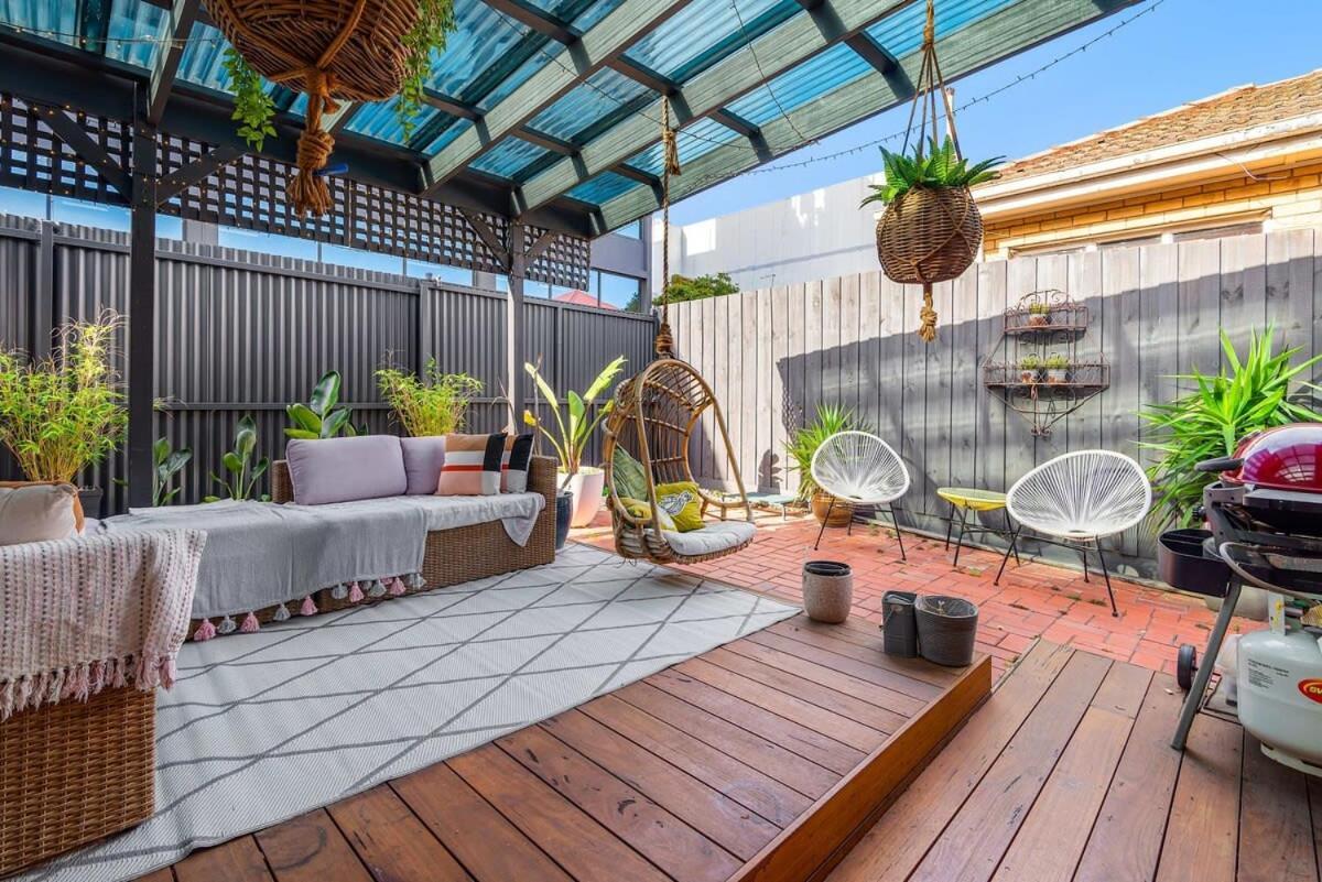 Refined 2-bed House With A Charming Courtyard *