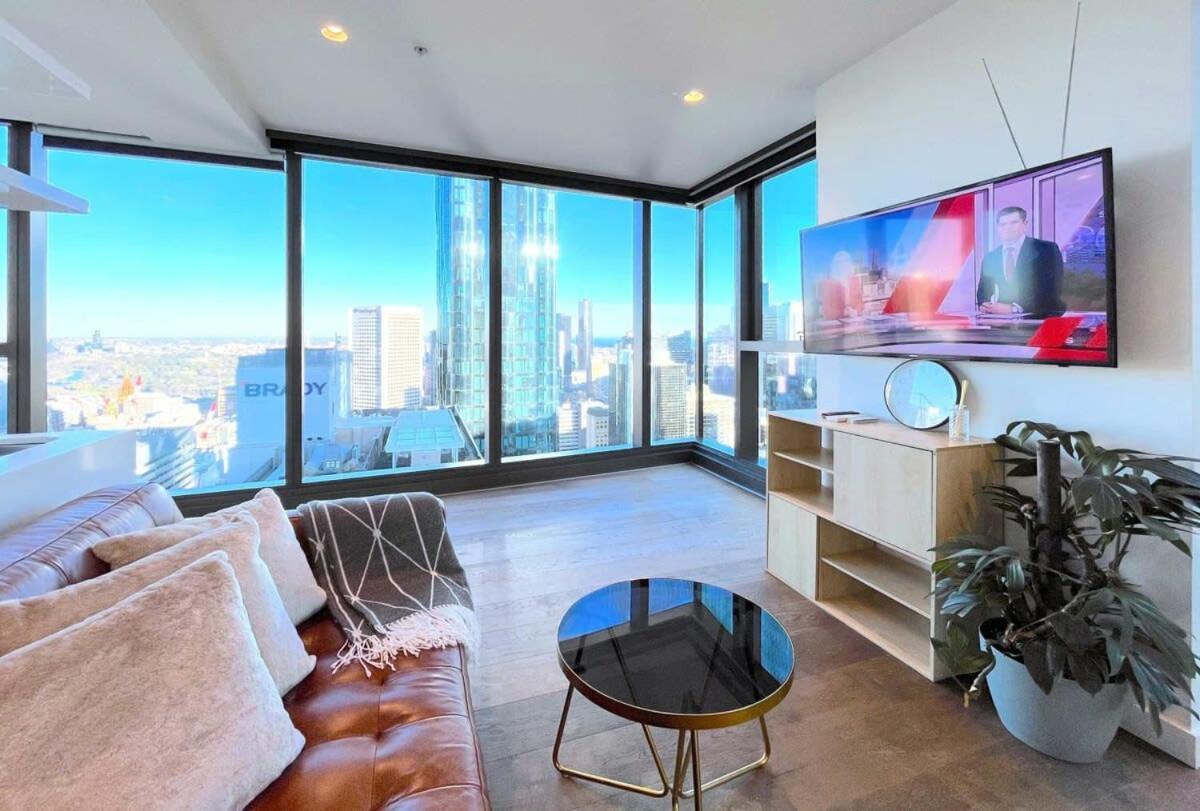 High-rise In Cbd Apartment Melbourne