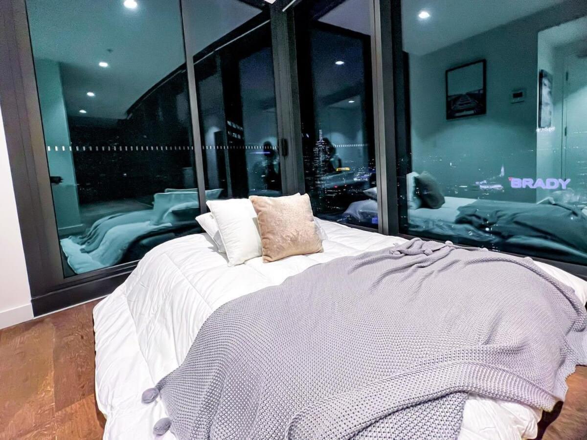 Apartment High-rise In Cbd Melbourne