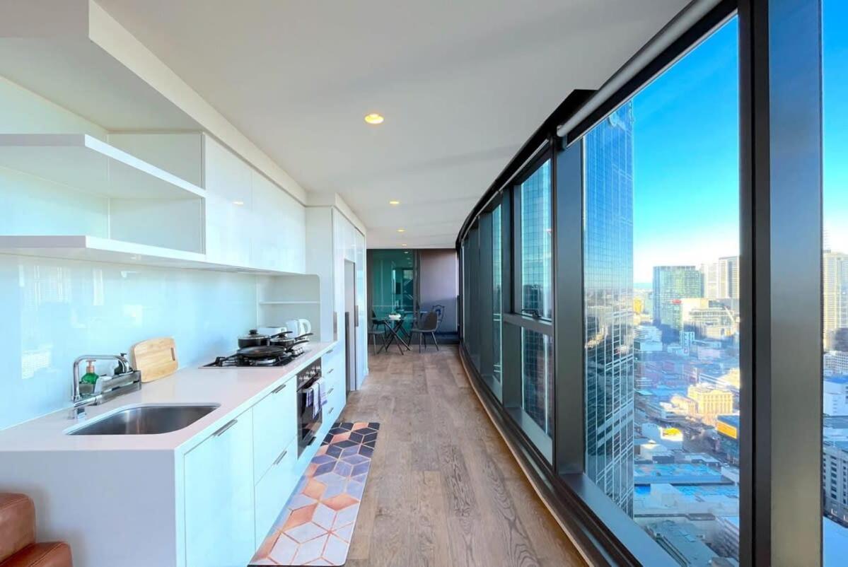 High-rise In Cbd Apartment Melbourne