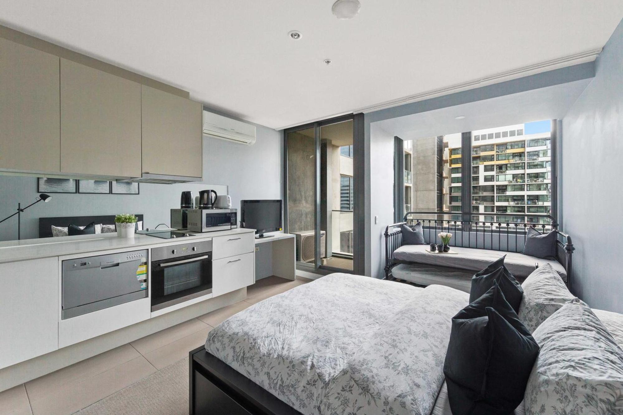 A Stylish Right Next To Southern Cross Apartment