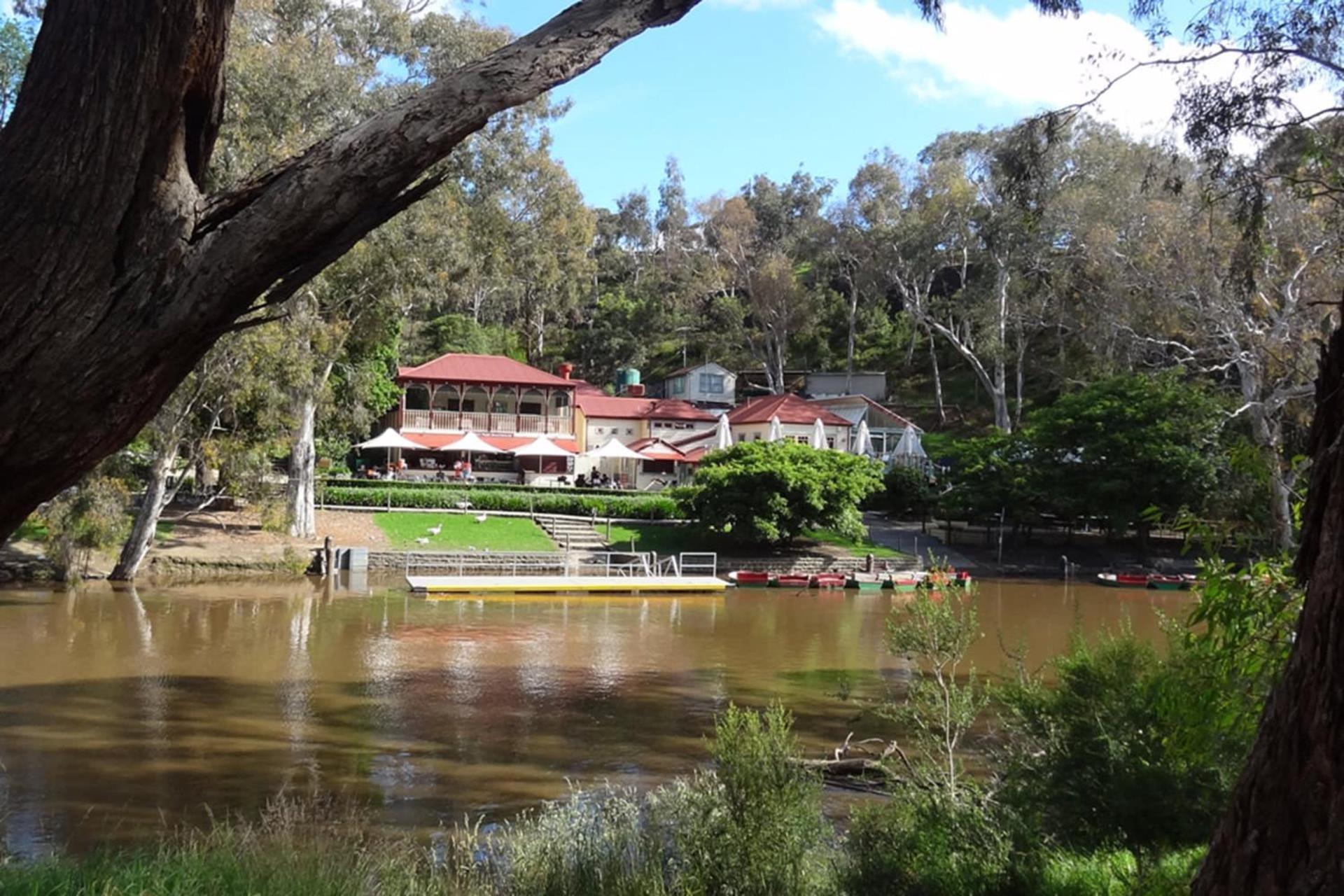 Apartment A Cozy & Plush 2br Next To The Yarra River