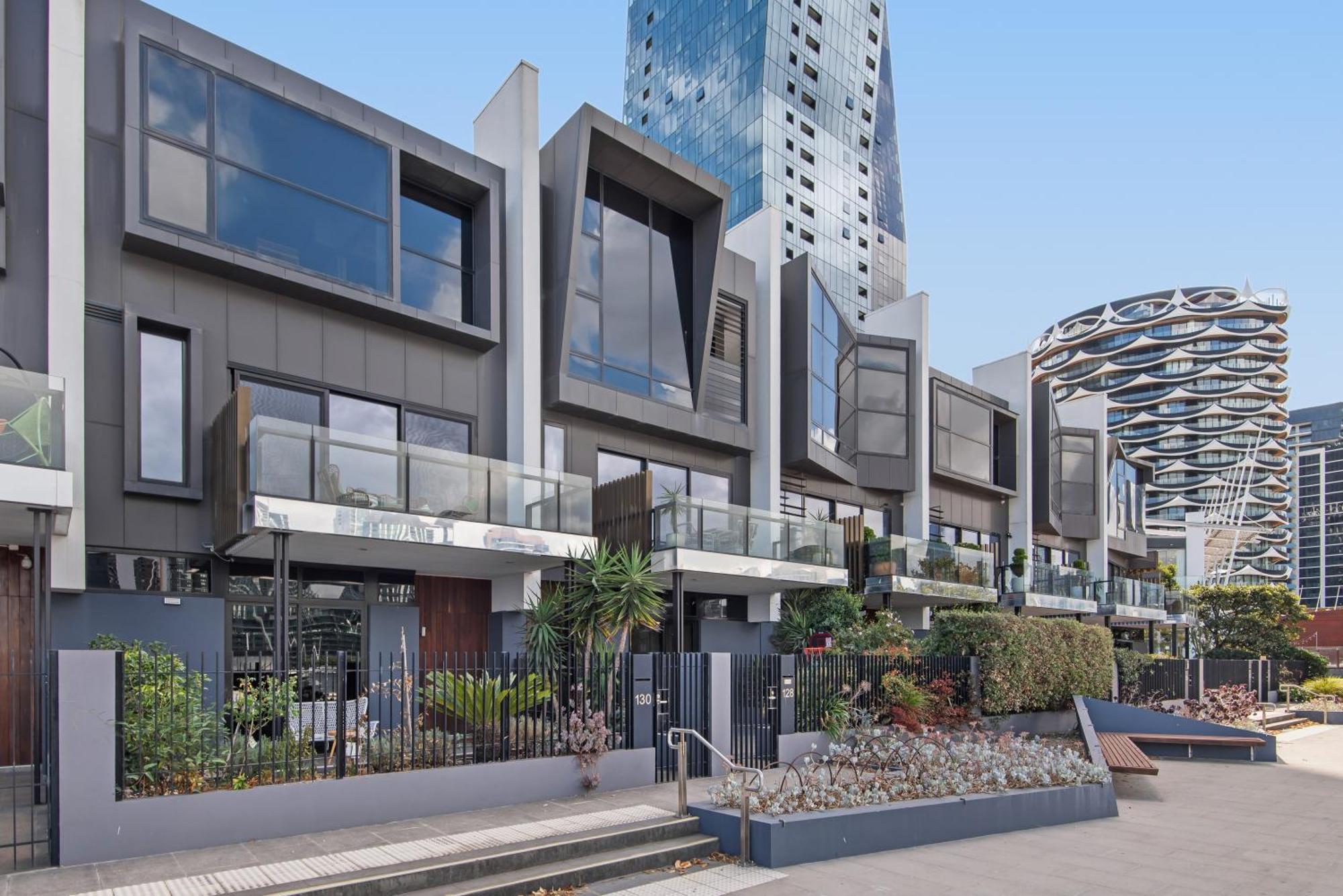 Waterfront Bliss In Promenade W/ Cozy 5br/4ba Apartment Melbourne