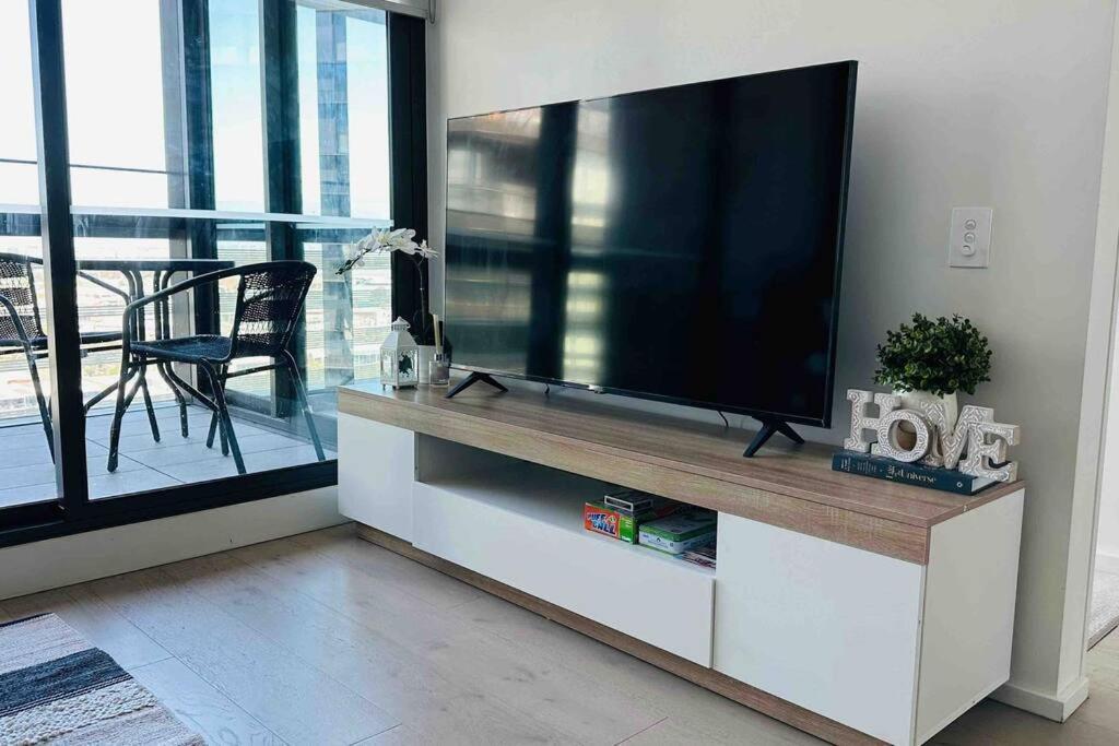 Homestay Free Parking Private In Docklands - Amazing View - Shared Washroom - With Host Melbourne