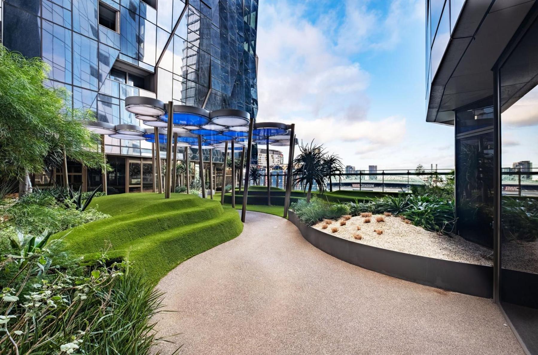 A Lux 2br Next To Southern Cross Views Melbourne