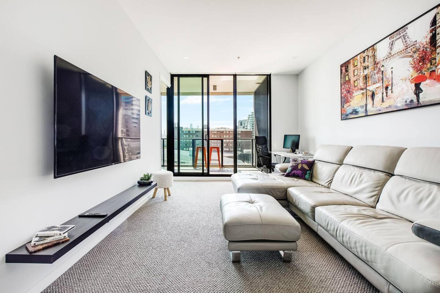 Apartment Queens Corner - Lakeside Serenity At Park Melbourne