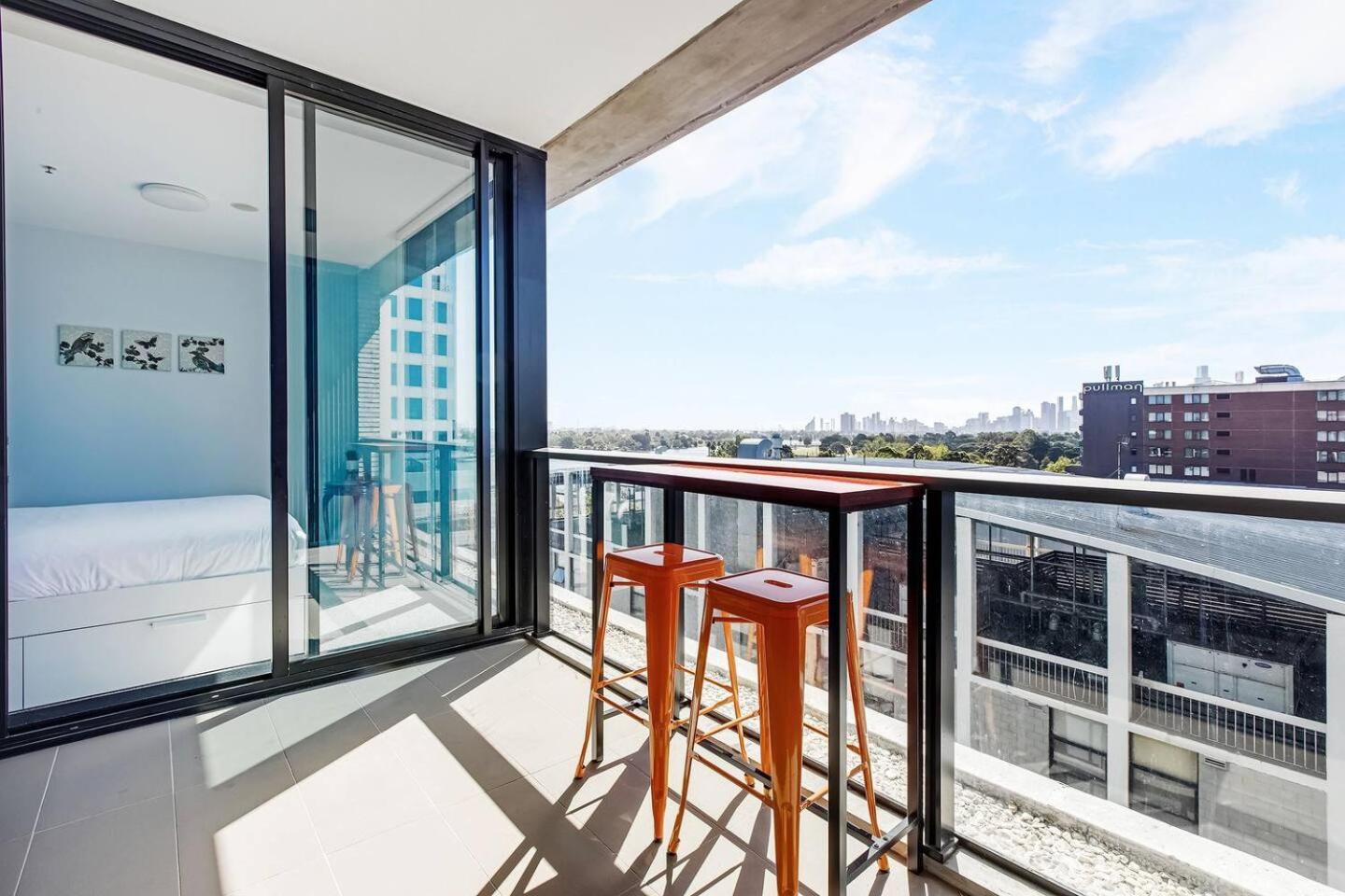 Apartment Queens Corner - Lakeside Serenity At Park Melbourne