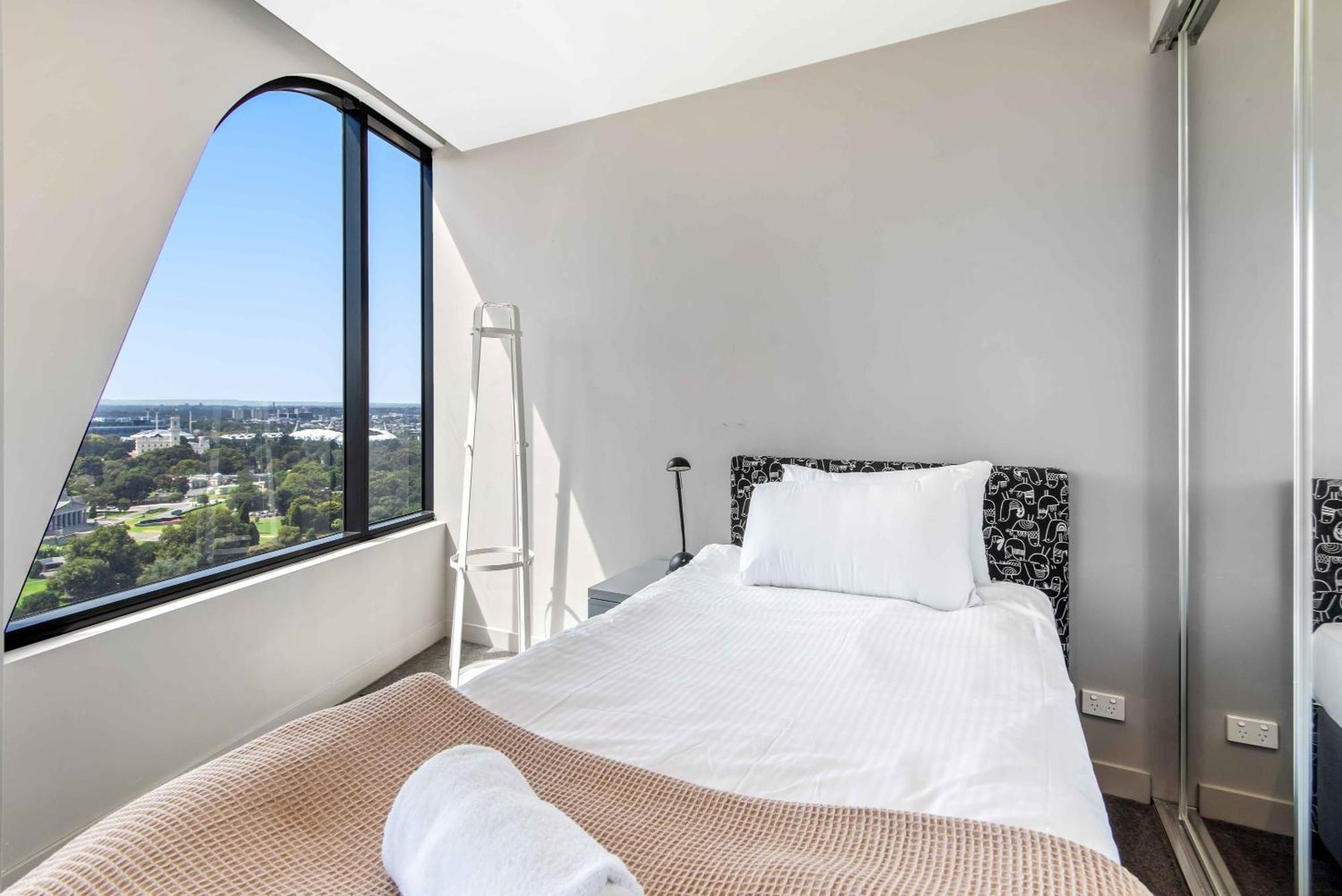 Amazing City Sea & Shrine View In Melbourne Apartment *