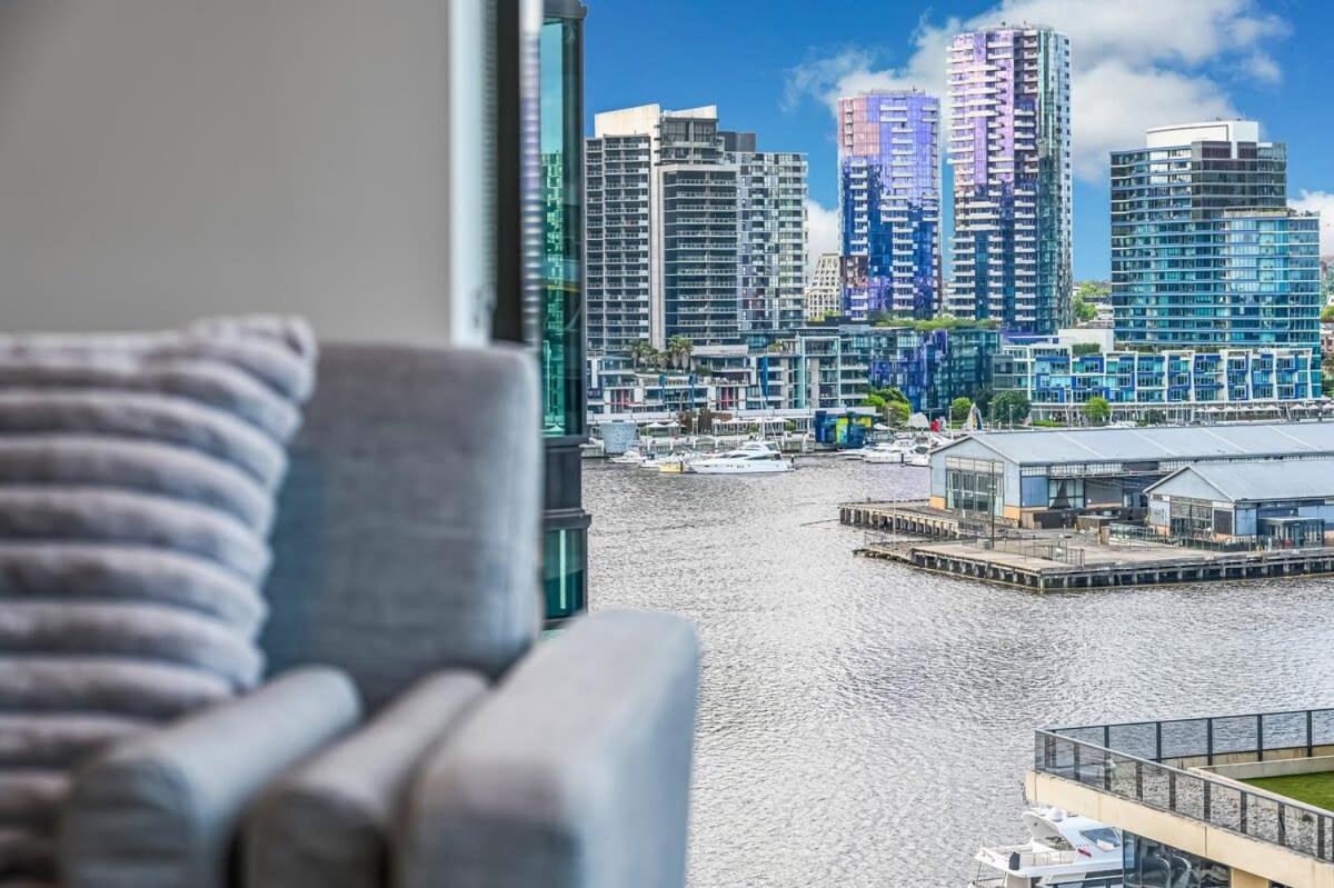 Sublime Harbourside 2-bed With Pool Gym & Views Melbourne
