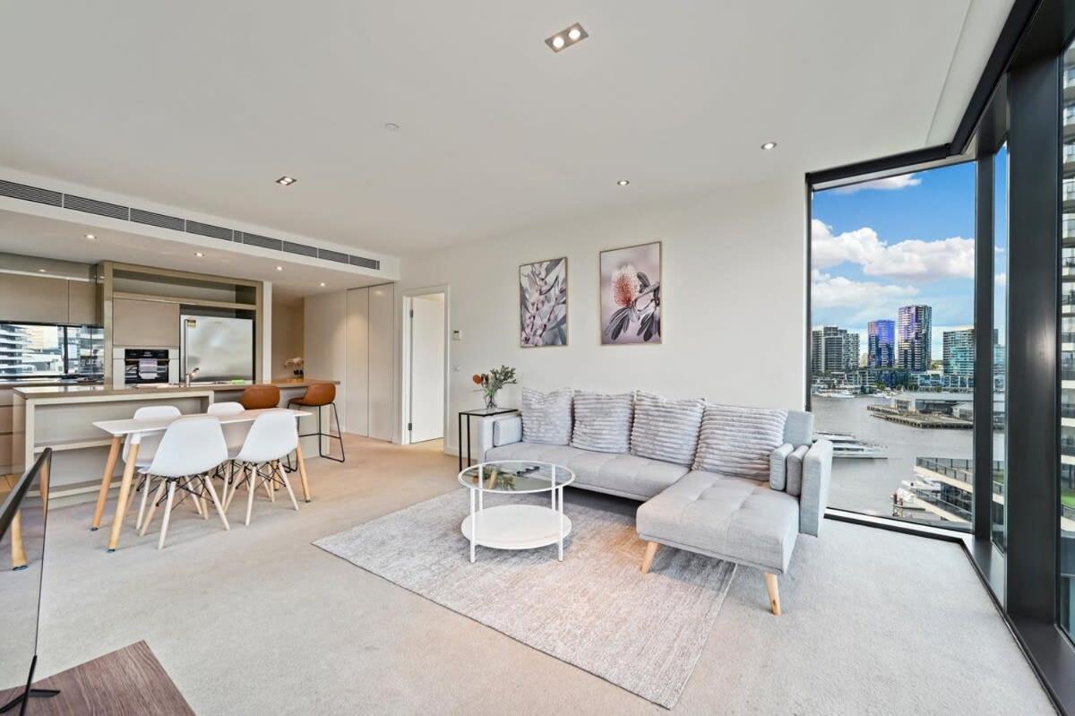 Sublime Harbourside 2-bed With Pool Gym & Views