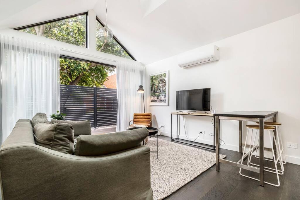 The Little Sage - A Lodge-style Urban Retreat