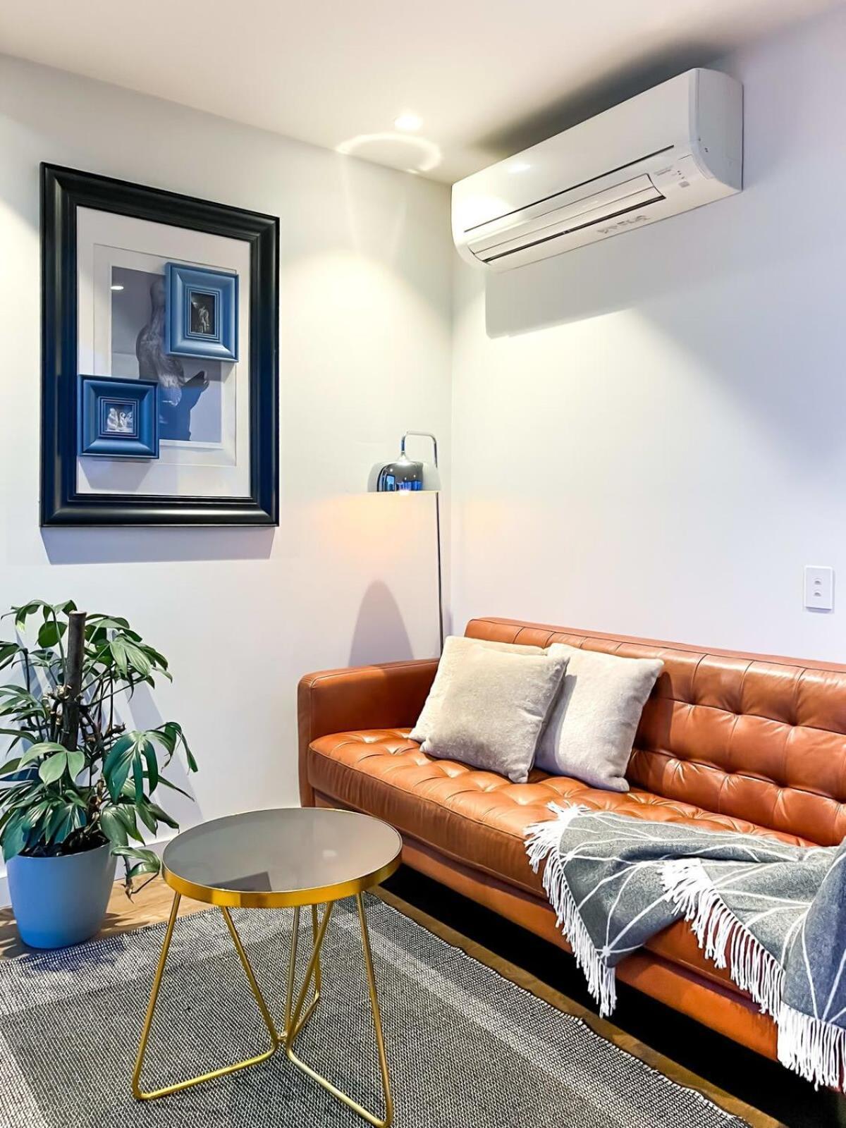 High-rise In Cbd Apartment Melbourne