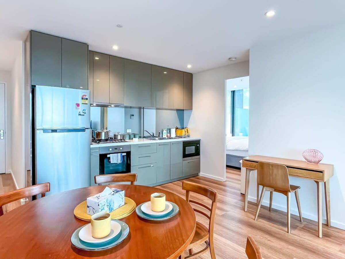 Pride Cbd Skyline View 2b2b Lv32 Apartment Melbourne