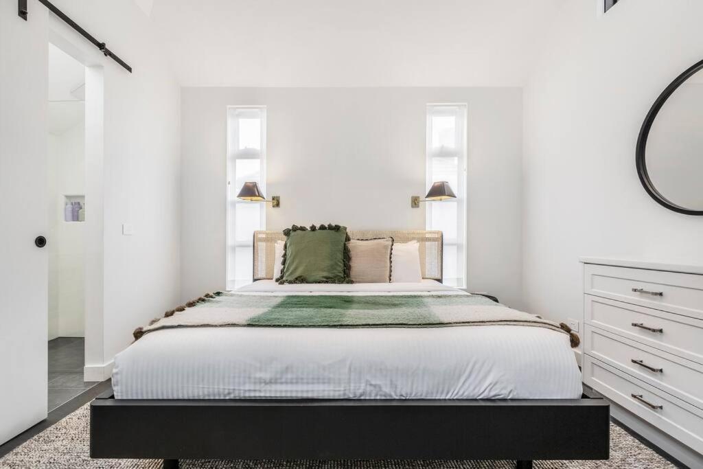 The Little Sage - A Lodge-style Urban Retreat *