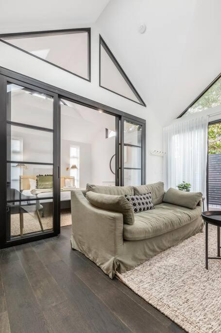 Apartment The Little Sage - A Lodge-style Urban Retreat Melbourne