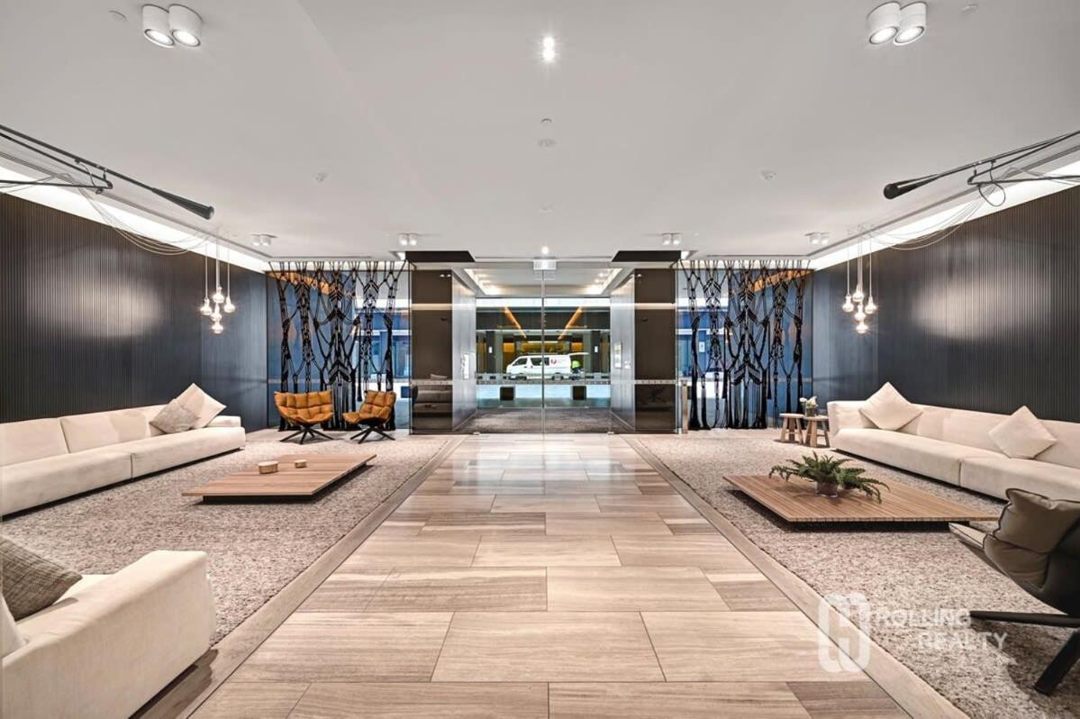 Sublime Harbourside 2-bed With Pool Gym & Views Melbourne