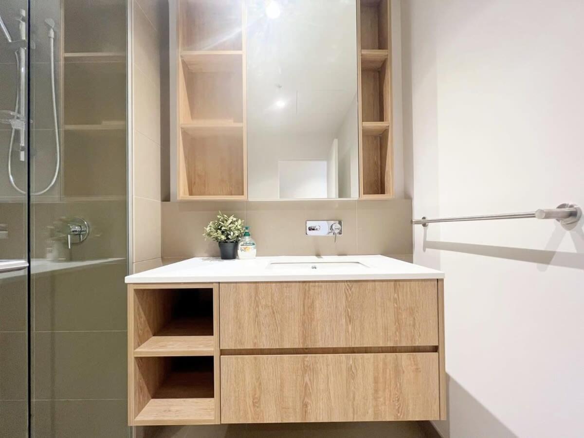 West Side Place For Short * Melbourne