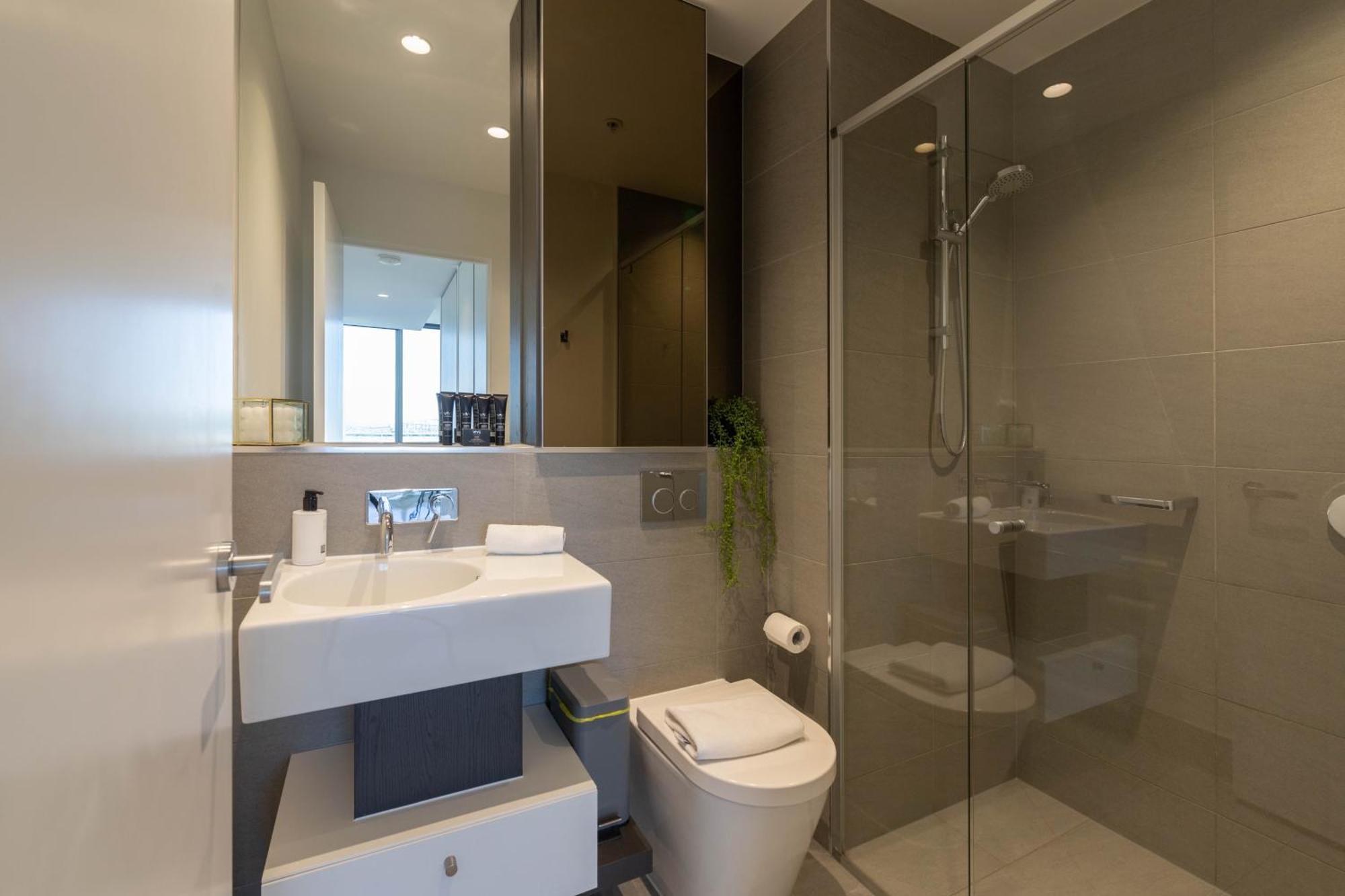Supreme Sub-penthouse 3 Bedroom In Cbd Apartment