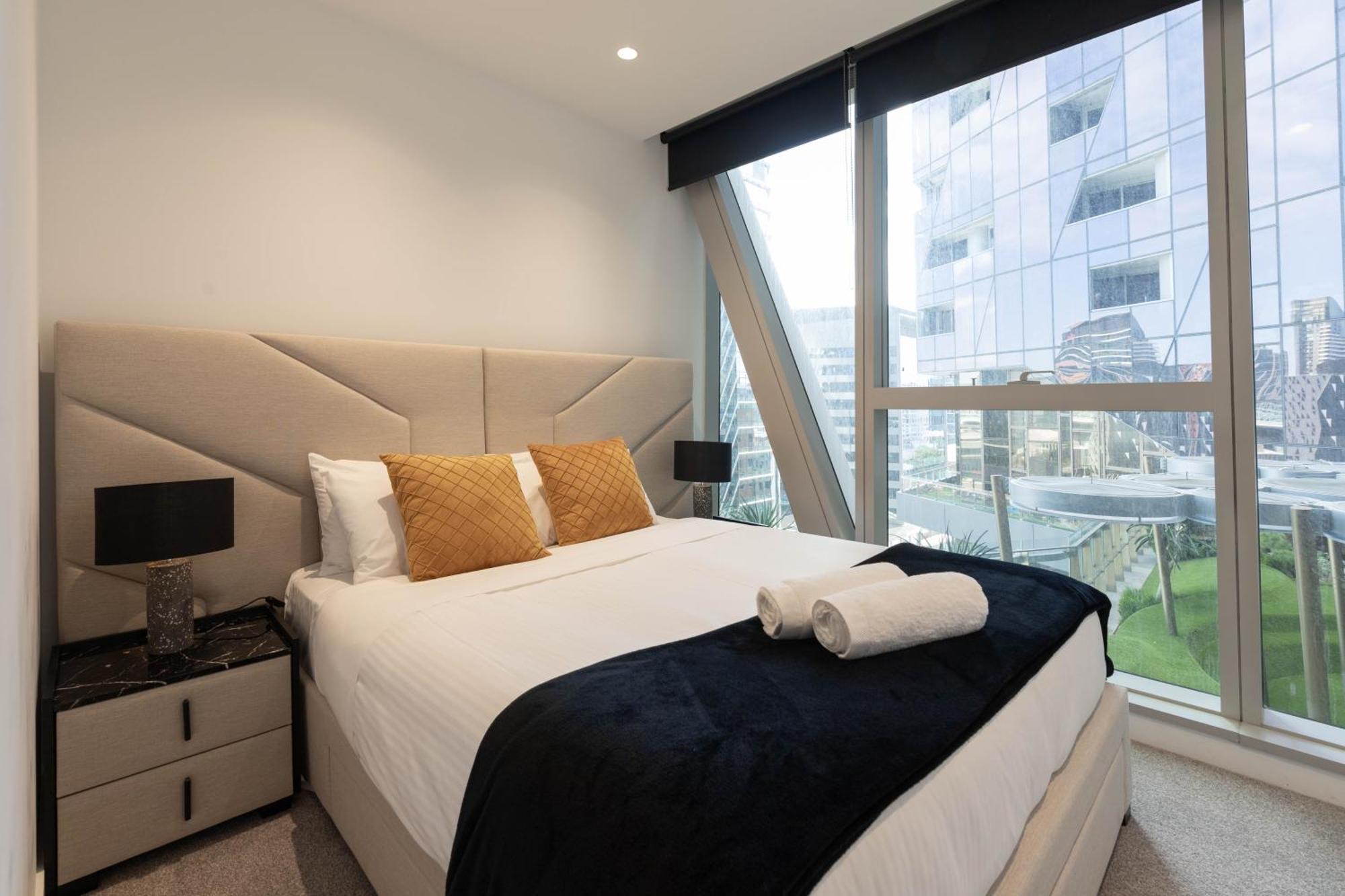 Supreme Sub-penthouse 3 Bedroom In Cbd Apartment *