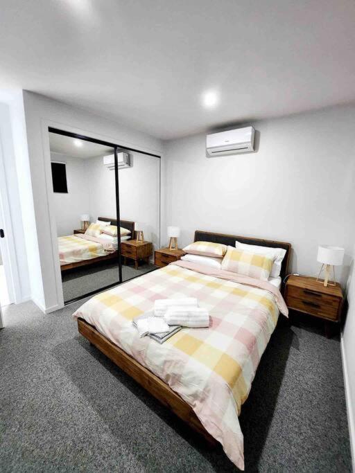Apartment Fringe And 2.5 Bathrooms