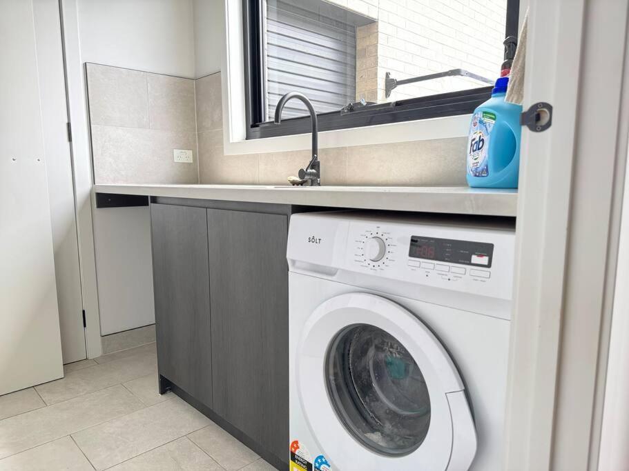 Fringe And 2.5 Bathrooms