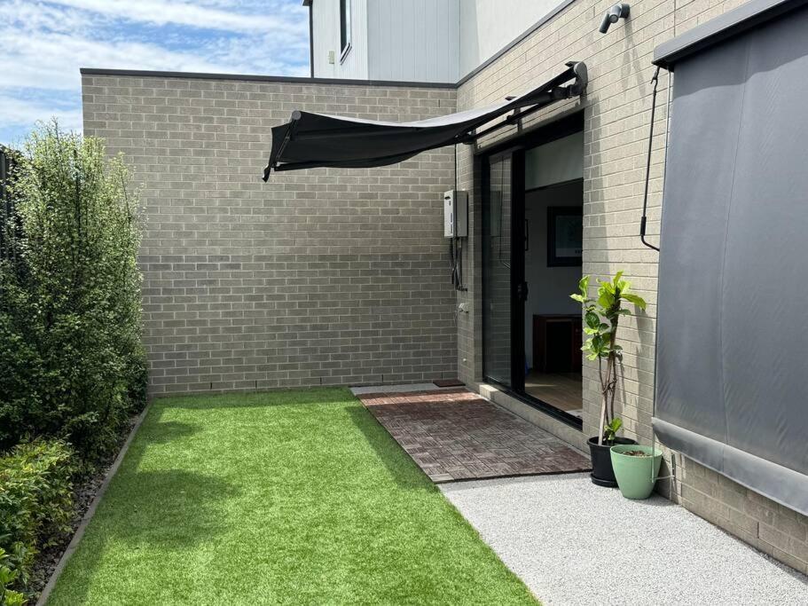 Apartment Fringe And 2.5 Bathrooms *