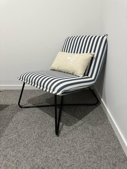 Fringe And 2.5 Bathrooms Apartment Melbourne