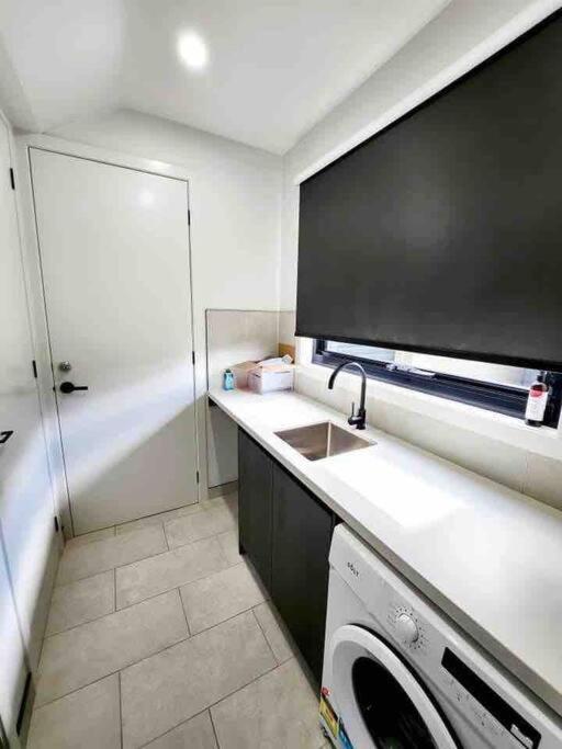 Fringe And 2.5 Bathrooms Apartment *