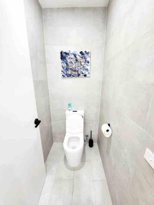 Fringe And 2.5 Bathrooms * Melbourne
