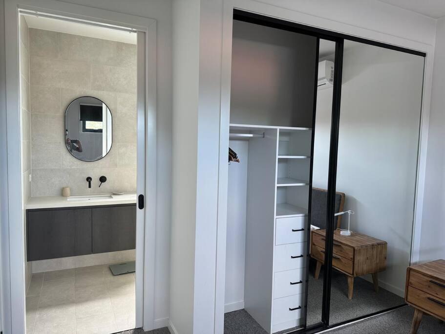Fringe And 2.5 Bathrooms Apartment