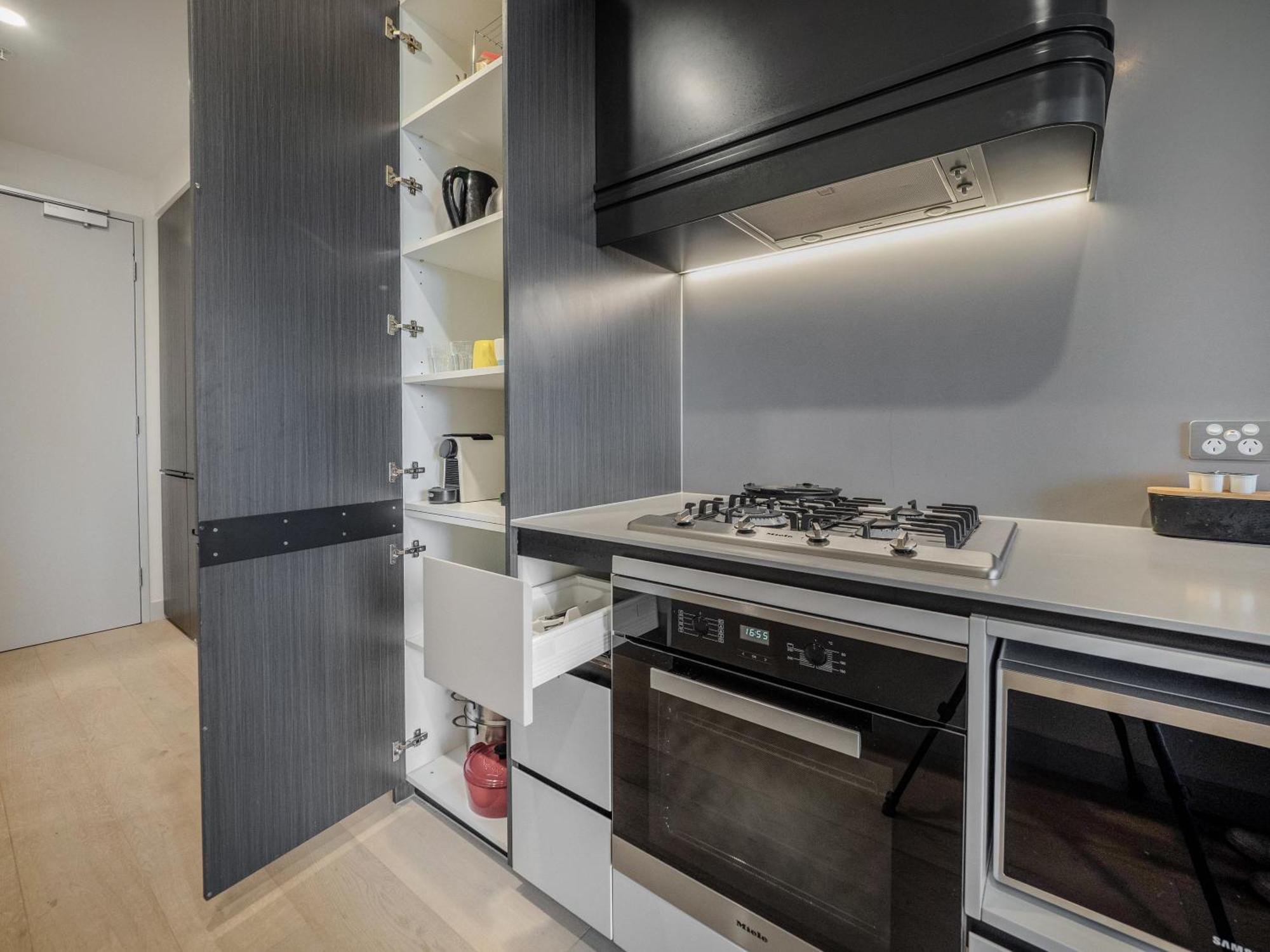Cosy 1br1ba Richmondfree Parkingpoolbbq Apartment Melbourne