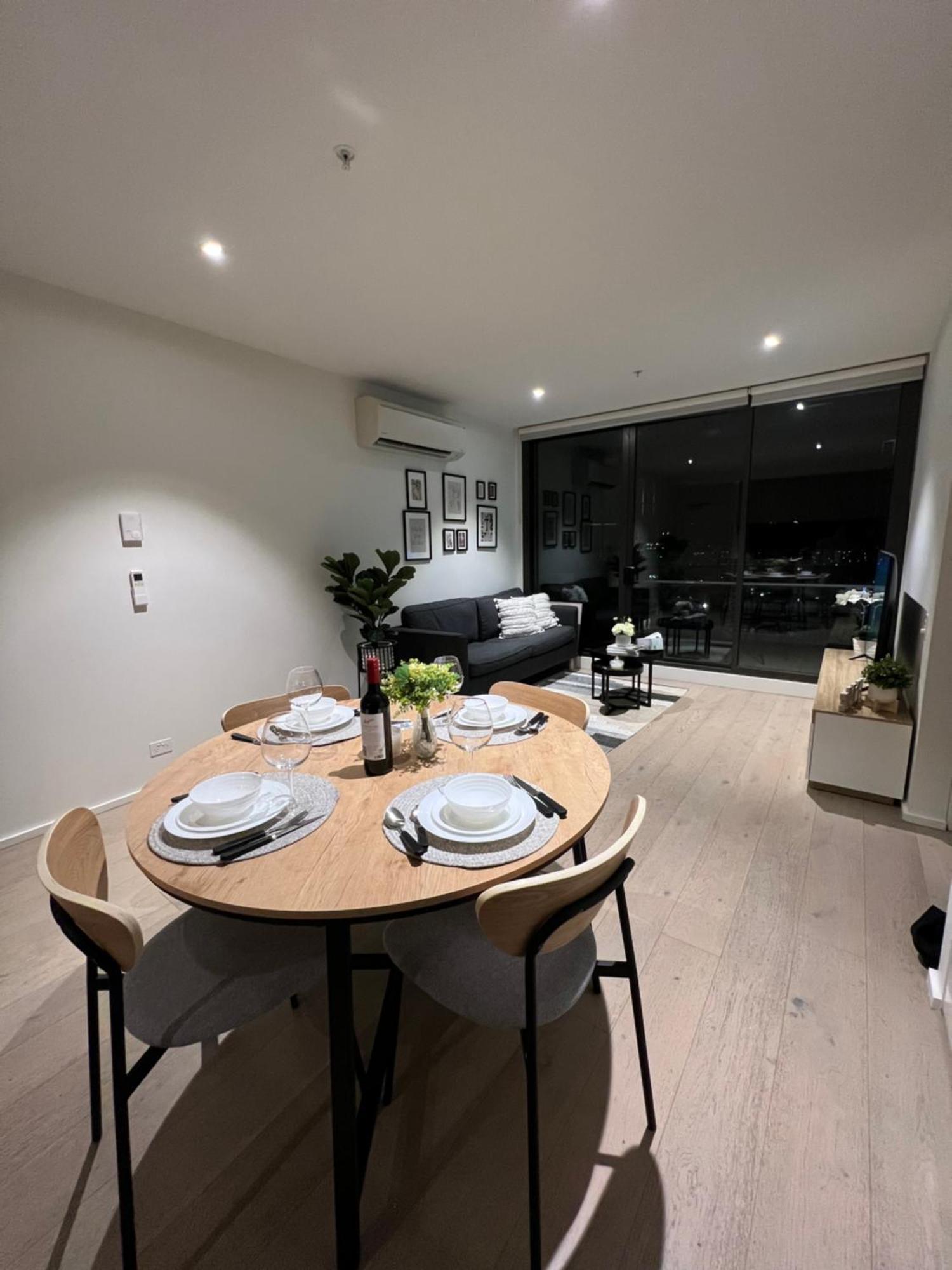 Free Parking Private In Docklands - Amazing View - Shared Washroom - With Host Melbourne